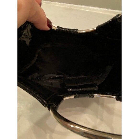 Black Patent Faux Leather Alligator? Print Handbag Unique Silver Hoop Handle - Picture 4 of 8